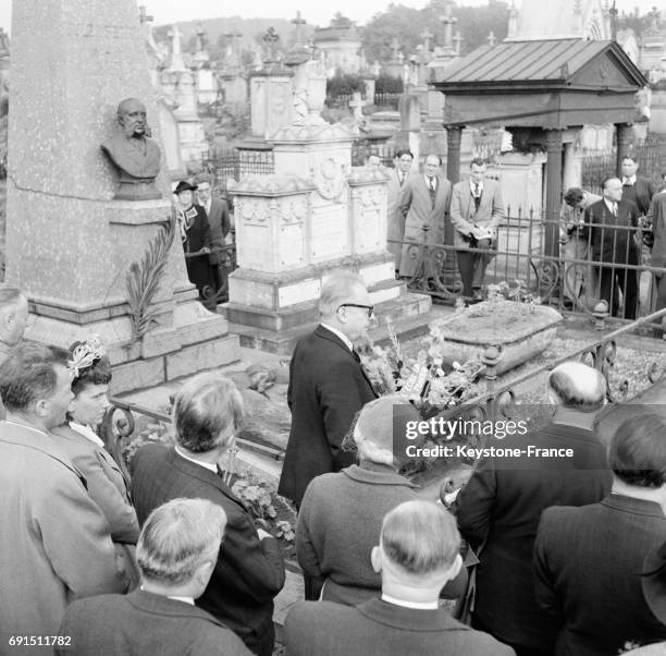 Cérémonie en mémoire à Jules Ferry à Saint-Die, France en novembre 1951.