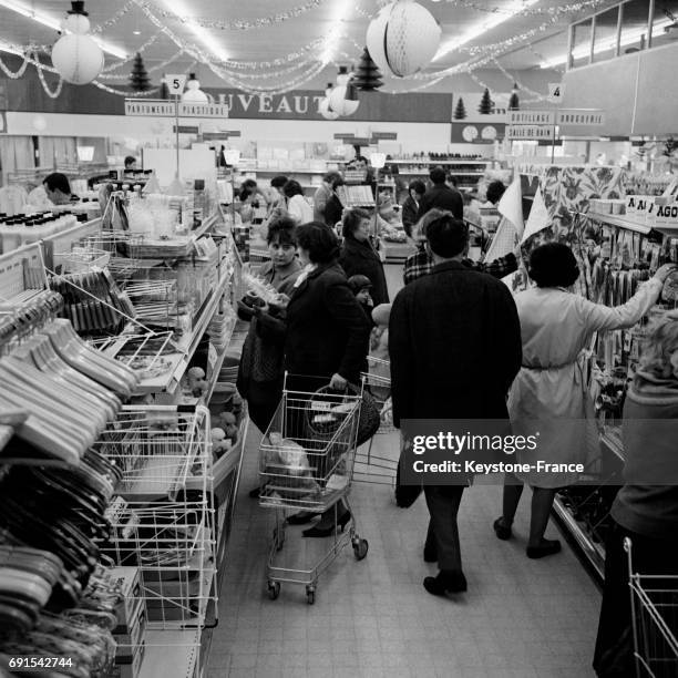 Le premier supermarché paysan a ouvert à Rosny-sous-Bois, France, le 10 décembre 1964 - Il doit servir d'expérimentation pour étudier les mécanismes...