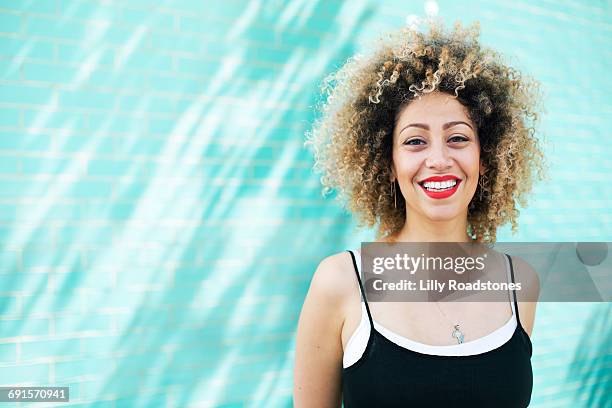 portrait of happy woman - bleached hair fotografías e imágenes de stock