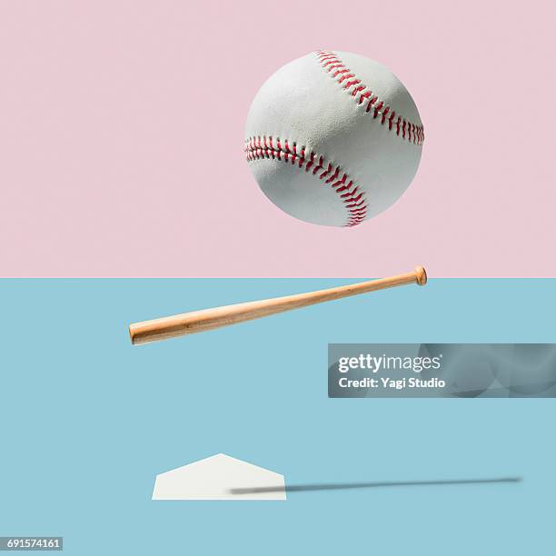 baseball bat and baseball ball - baseballschläger stock-fotos und bilder