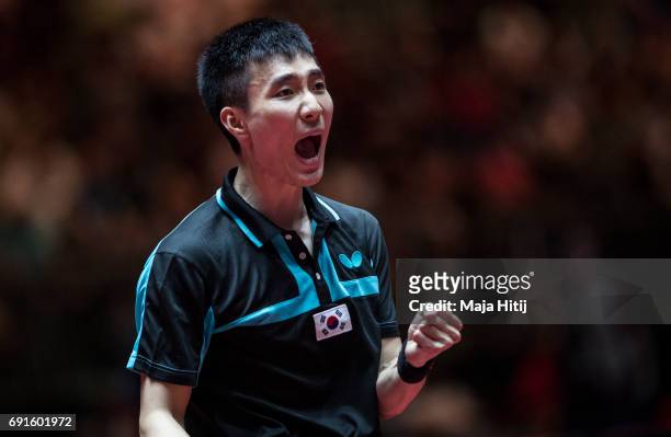 Sangsu Lee of South Korea celebrates during Men's Singles quarterfinals at Table Tennis World Championship at Messe Duesseldorf on June 2, 2017 in...