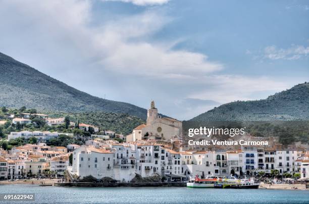 the fishing village of cadaqués - catalonia, spain - cadaqués fotografías e imágenes de stock