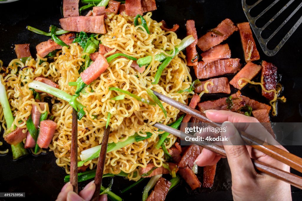 Yakisoba, Japanese Pan Fried Noodle, with Ham and Scallion in Cast Iron Pot