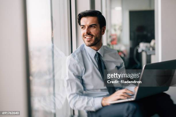 buisnessman using laptop - three quarter length stock pictures, royalty-free photos & images