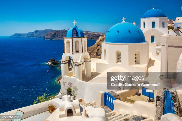 oia at santorini island. - cyclades islands stock pictures, royalty-free photos & images
