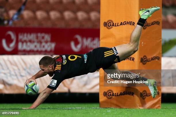 Tawera Kerr-Barlow of the Chiefs dives over for a try during the round 15 Super Rugby match between the Chiefs and the Waratahs at Waikato Stadium on...