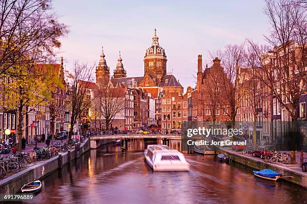 amsterdam at sunset - basilica of st nicholas amsterdam stock pictures, royalty-free photos & images
