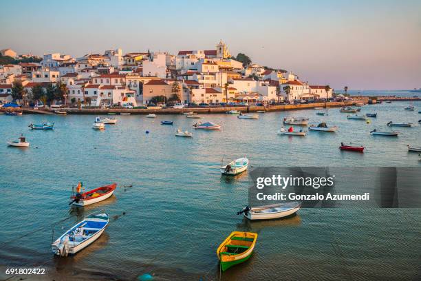 ferragudo in algarve - portugal stock-fotos und bilder