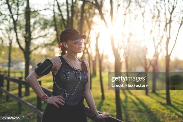 a girl enjoying music in the park - lady relaxing in sun radio stock pictures, royalty-free photos & images