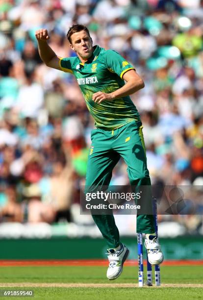 Morne Morkel of South Africa celebrates the wicket of Niroshan Dickwella of Sri Lanka during the ICC Champions trophy cricket match between Sri Lanka...