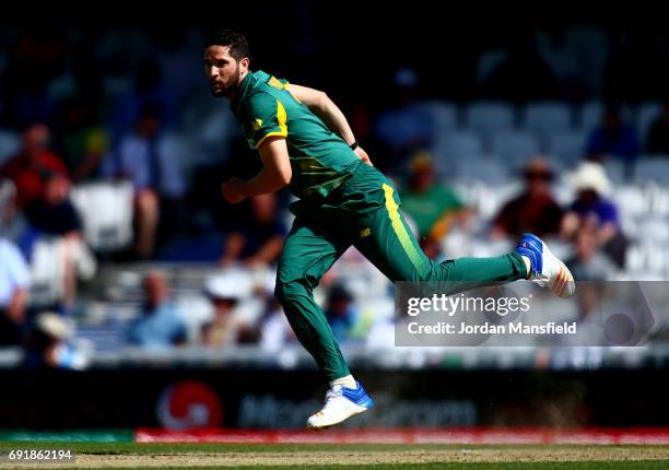 Wayne Parnell of South Africa bowls during the ICC Champions Trophy match between Sri Lanka and South Africa at The Kia Oval on June 3, 2017 in...