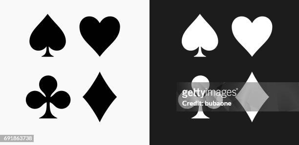 illustrazioni stock, clip art, cartoni animati e icone di tendenza di icona set simboli carta su sfondi vettoriali in bianco e nero - hearts playing card
