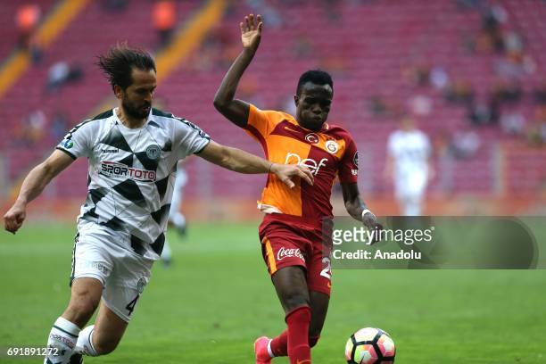 Bruma of Galatasaray in action against Ali Turan during the Turkish Spor Toto Super Lig match between Galatasaray and Atiker Konyaspor at Turk...