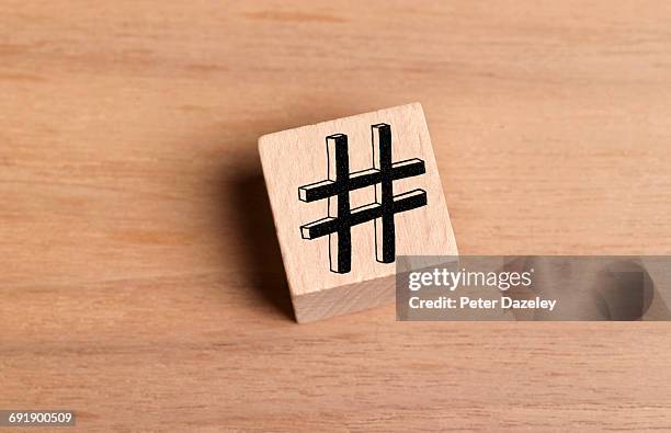 wooden brick block with a hashtag symbol - hashtag foto e immagini stock