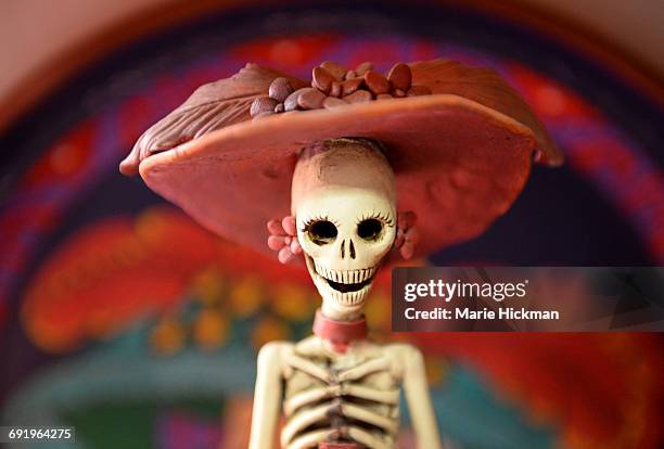 day of the dead ceramic skeleton catrina - la catrina stockfoto's en -beelden