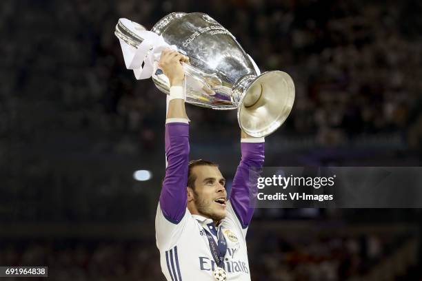 Gareth Bale of Real Madrid with Champions League trophy, Coupe des clubs Champions Europeeensduring the UEFA Champions League final match between...