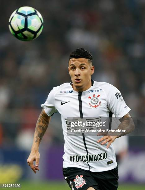 Guilherme Arana of Corinthians in action during the match between Corinthians and Santos for the Brasileirao Series A 2017 at Arena Corinthians...