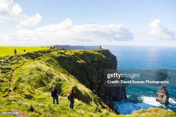 cliffs of moher in county clare, ireland - ireland vacation stock-fotos und bilder