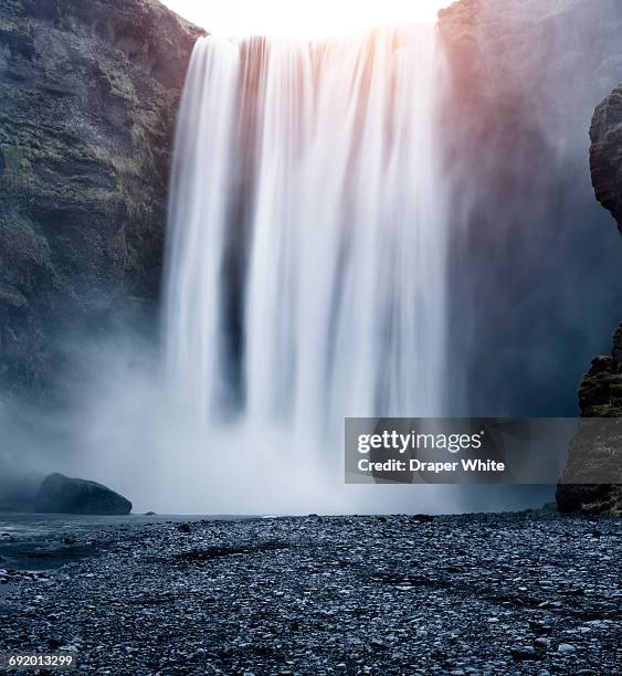 skógafoss waterfall, skógar, iceland - 滝 ストックフォトと画像