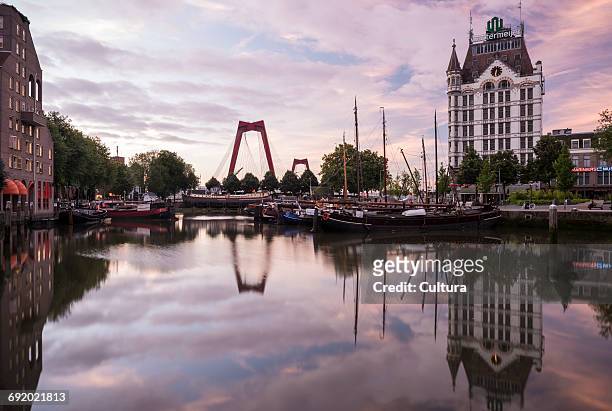 the white house & old harbour at dawn, wijnhaven, rotterdam, netherlands - cultura americana stock-fotos und bilder