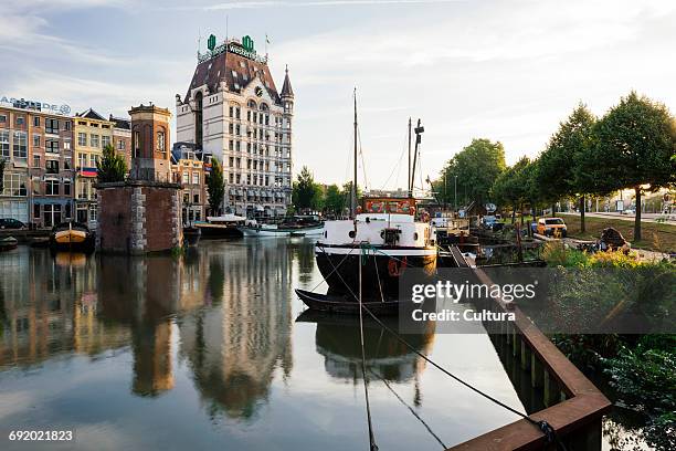 the white house & old harbour at dawn, wijnhaven, rotterdam, netherlands - cultura americana stock pictures, royalty-free photos & images