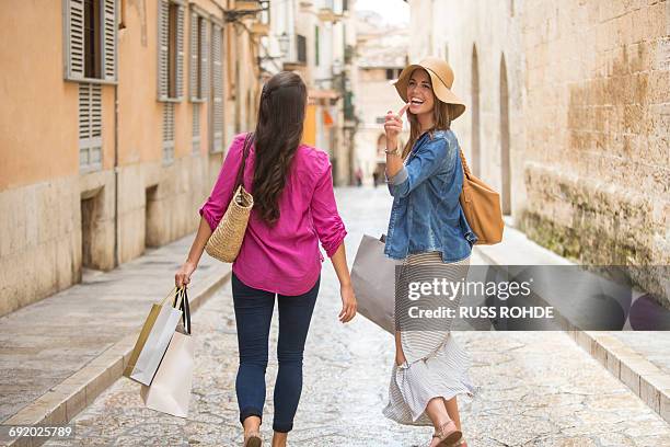 women with shopping bags on street, palma de mallorca, spain - 長全身裙 個照片及圖片檔