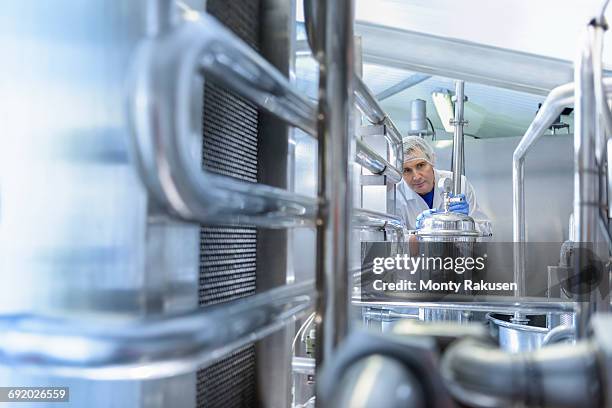 worker with pasteurising machine in spring water factory - waterzuivering stockfoto's en -beelden