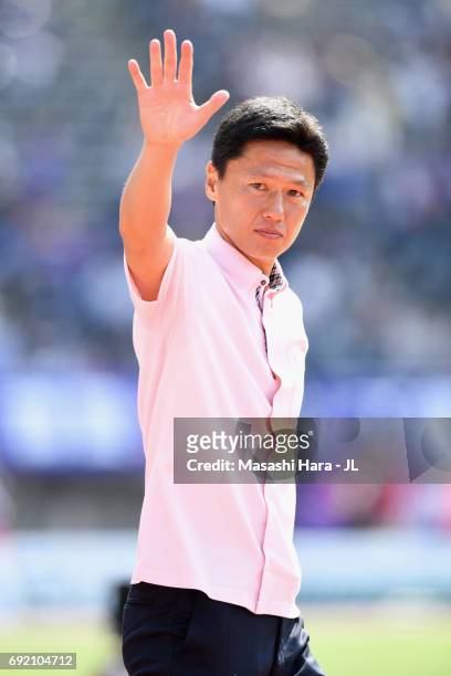 Kashima Antlers new head coach Go Oiwa applauds supporters after his side's 3-1 victory in the J.League J1 match between Sanfrecce Hiroshima and...