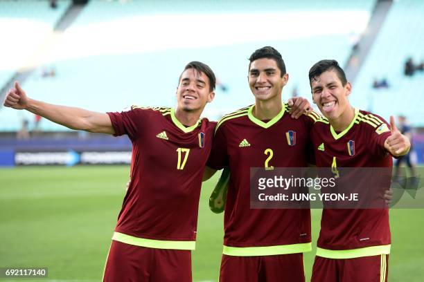 Venezuela's Josua Mejias , Williams Velasquez and Nahuel Ferraresi pose after their U-20 World Cup quarter-final football match between Venezuela and...