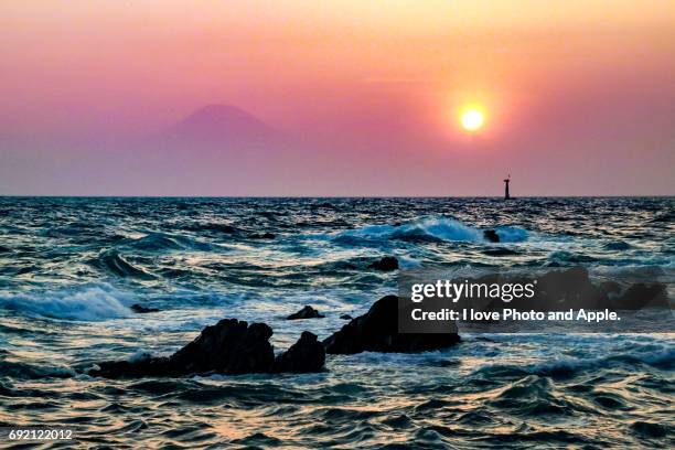 arasaki sunset scenery - オレンジ色 fotografías e imágenes de stock