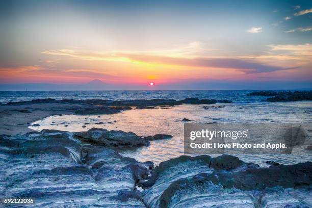 arasaki sunset scenery - オレンジ色 fotografías e imágenes de stock