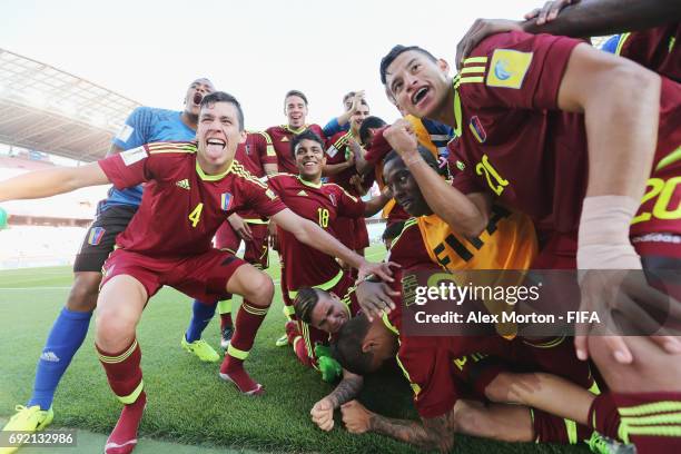 Venezuela players celebrate at the final whistle during the FIFA U-20 World Cup Korea Republic 2017 Quarter Final match between Winner Venezuela and...