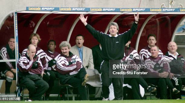 Newcastle United manager Kevin Keegan reacts whilst Lee Clark Terry McDermott Steve Howey and Arthur Cox amongst others react during the 1-1 draw in...