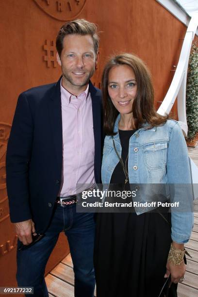 Actors Jamie Bamber and his wife Kerry Norton attend the 2017 French Tennis Open - Day Height at Roland Garros on June 4, 2017 in Paris, France.