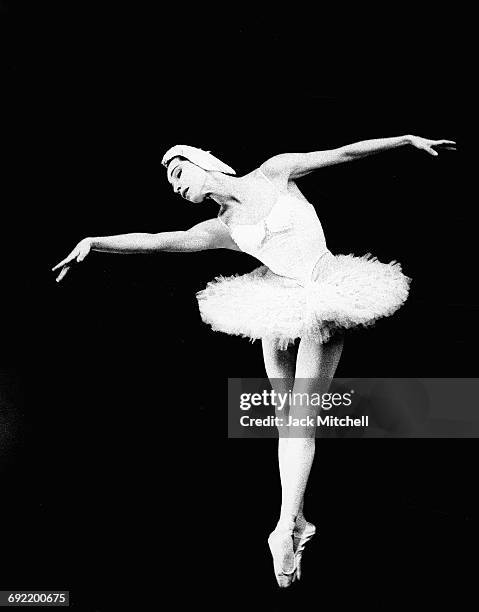 Maria Tallchief in New York City Ballet's "Swan Lake", 1960.