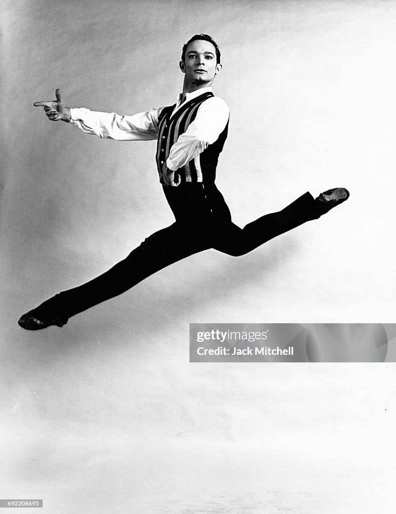 American Ballet Theatre dancer Scott Douglas, 1962. News Photo - Getty ...