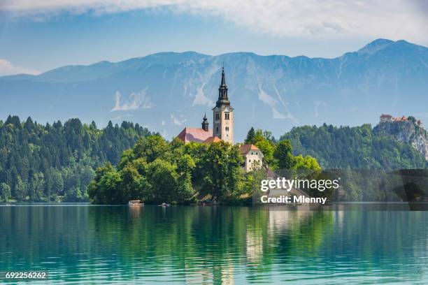 chiesa di santa maria sul lago di bled slovenia - lago di bled foto e immagini stock