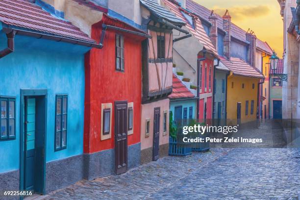 golden lane, the famous medieval street of prague, czech republic - cultura ceca foto e immagini stock