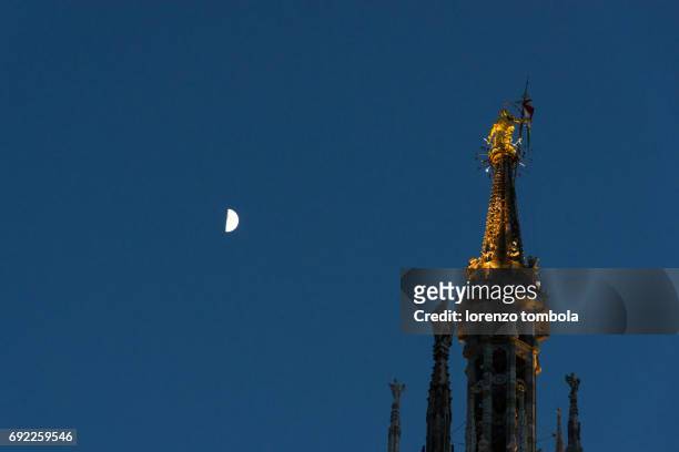 night view of madonnina with moon in background - milano notte foto e immagini stock