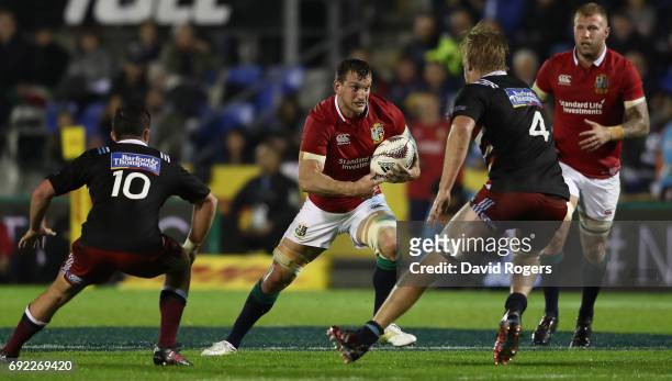 Sam Warburton of the Lions charges upfield during the match between the New Zealand Provincial Barbarians and the British & Irish Lions at Toll...