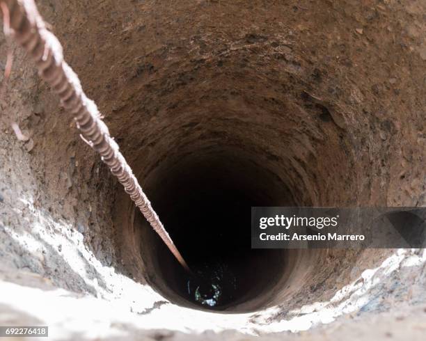 old water well in ouarzazate in morocco - brunn bildbanksfoton och bilder