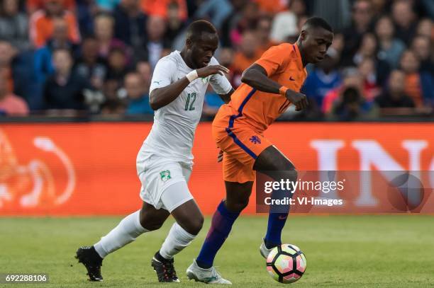 Diomande Ismael of Ivory Coast, Quincy Promes of The Netherlandsduring the friendly match between The Netherlands and Ivory Coast at the Kuip on June...