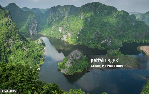 karst landscapes of tam coc and trang an in the red river area, unesco world heritage site, near ninh binh, vietnam, indochina, southeast asia, asia - red river stock pictures, royalty-free photos & images