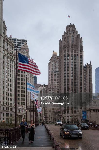michigan avenue bridge - view of michigan avenue bridge stock pictures, royalty-free photos & images