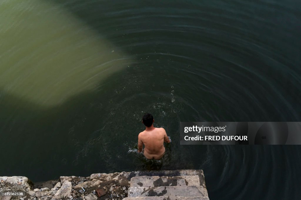 CHINA-LIFESTYLE-NUDISM
