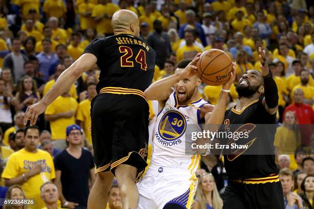 Stephen Curry of the Golden State Warriors drives to the hoop against Richard Jefferson and Kyrie Irving of the Cleveland Cavaliers in Game 2 of the...