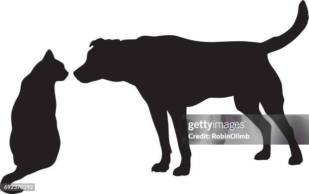 ilustraciones, imágenes clip art, dibujos animados e iconos de stock de gato y perro de nariz a nariz - dog silhouette
