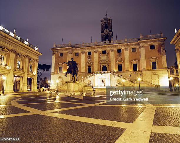 roman piazza at night - expensive statue stock-fotos und bilder