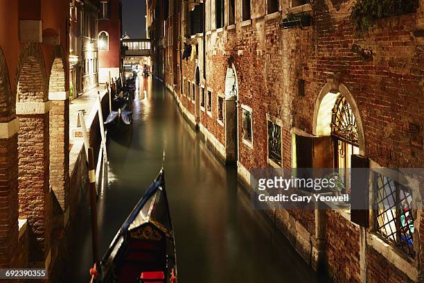 venice canal at night - venezia stock pictures, royalty-free photos & images