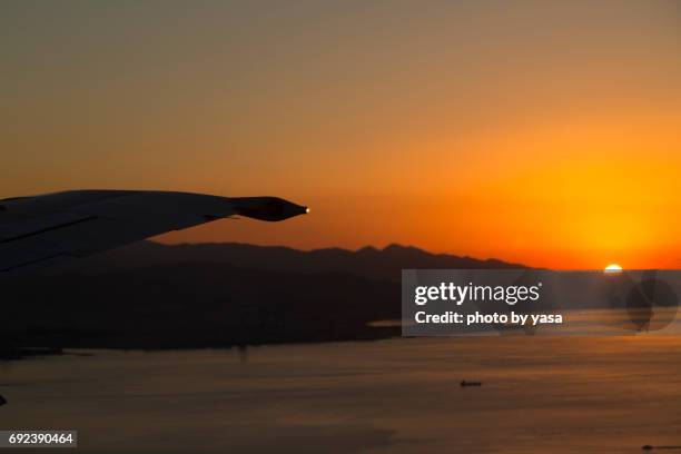 sunset - 飛行機 stock pictures, royalty-free photos & images